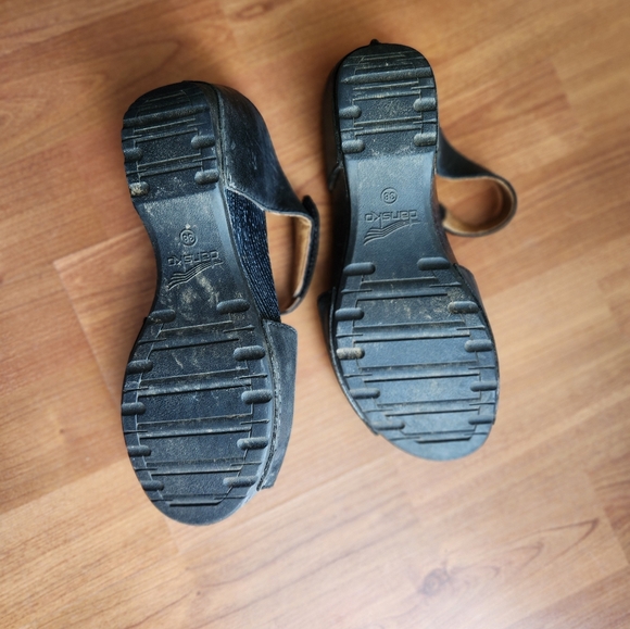Dansko Black Women's Sandals - Picture 5 of 6